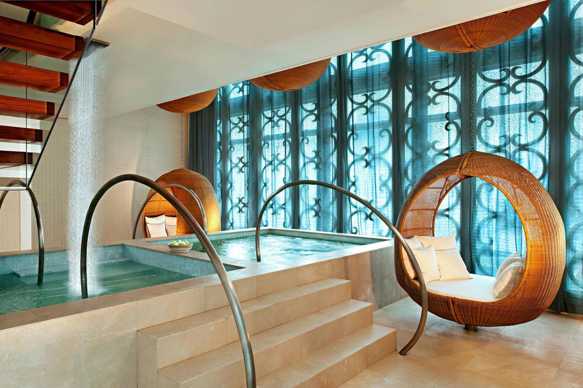 The St. Regis Bangkok Hotel Exterior photo